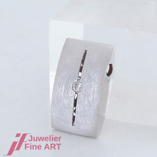Pendentif solitaire moderne