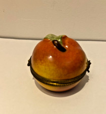 ancienne boite à pilule  porcelaine limoges objet d'art  forme de pomme