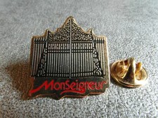 RARE PINS PIN'S - MONSEIGNEUR - GRILLE - PORTAIL - CHATEAU - Signé PROGEXION