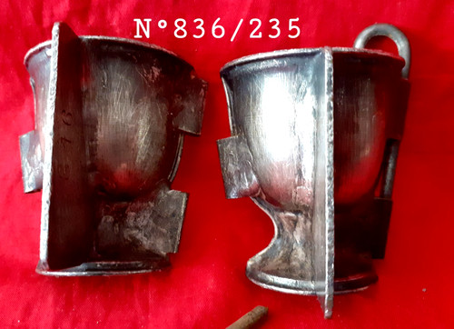 836 235 moule - -moule, a
