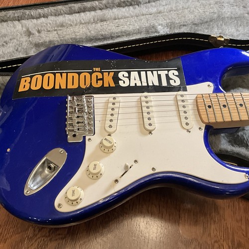 Squier strat fender - by,