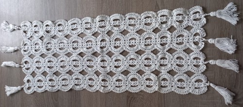 Napperon ancien blanc pompons