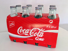 Ancien pack de 8 bouteilles vides Coca-Cola datant de 1997