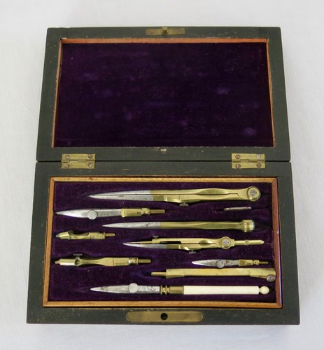 Boite compas ancienne - de,