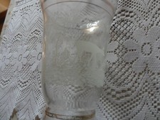 très joli VASE  blanc décor champêtre et BICHES  haut.18 cms
