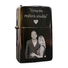 Briquet à essence gravé avec