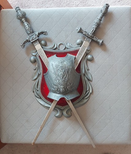 Blason médieval murale avec