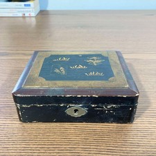Boîte ancienne en bois laqué noir signée J.C. Wiggishoff - Paris, XIXe siècle