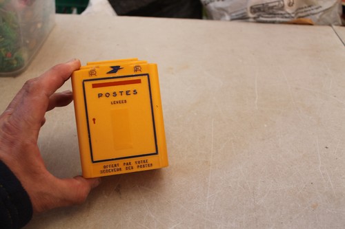 Tirelire money bank box forme - money,
