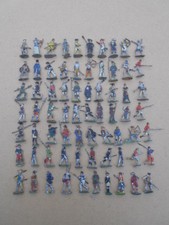 70 FIGURINES PLATS D' ETAIN EPOQUE DEBUT 1900 "MOYEN AGE" (Lot n°5)