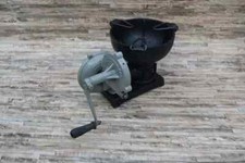 Ancien four de forge de forgeron vintage avec poignée type pédale ventilateur...