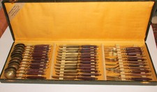 12 x 3 couverts à fruits   en laiton et bois( couteaux fourchettes cuillères).