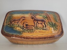 Ancienne terrine en céramique avec couvercle en barbotine décor cerf et biches
