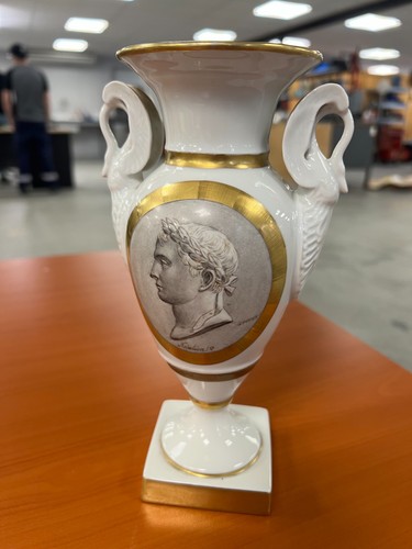 Vase empire effigie de - empire, l'effigie