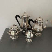 SERVICE À CAFE ET À THÉ EN MÉTAL ARGENTÉ