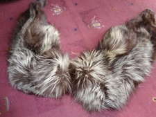 Ancienne ETOLE en fourrure de couleur marron et argenté.