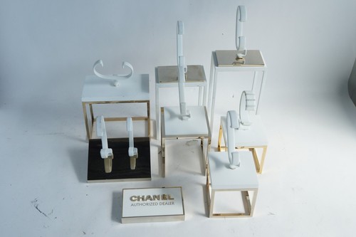 Chanel deux présentoirs - chanel,
