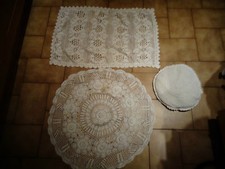 Coussin brodé , Nappes en broderie , dessus de table ou couvre meuble 