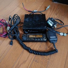 Émetteur-récepteur radio mobile Yaesu FT-4700 avec pièces de câble A170