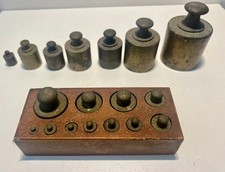 Lot de 18 Poids Anciens en