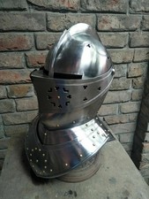 Ancien casque fermé - 8.,