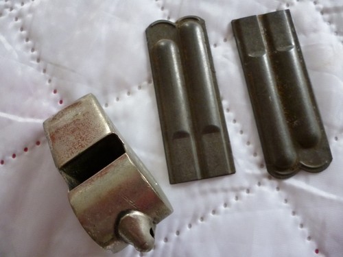 Sifflet ancien evacuation - sifflet,
