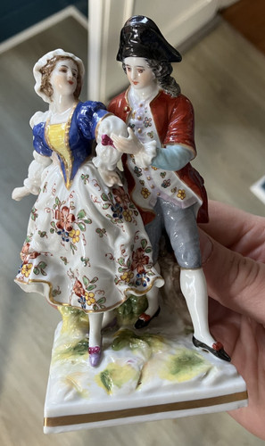 Belle sculpture couple - belle,
