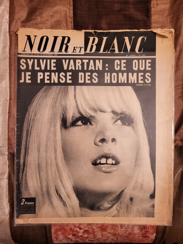 Rare hebdomadaire noir - noir, &