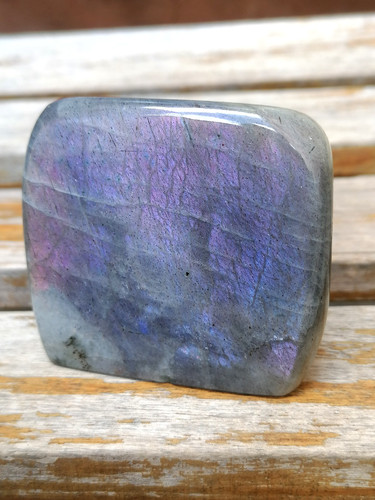 Labradorite forme libre polie