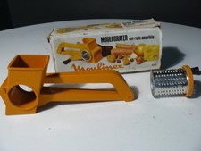 MAGNIFIQUE VINTAGE  RAPE A FROMAGE ORANGE MOULINEX EN BOITE