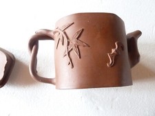 superbe théière en Argile de Yixing à décor de végétaux et chauve-souris