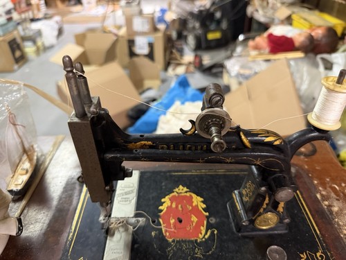 Bijou machine coudre - machine,