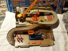 Chantier Hot Wheels en bon état avec le véhicule et la plupart des accessoires.