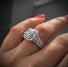 Bague de fiançailles halo en