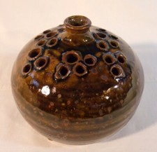 Pique-fleurs en grès