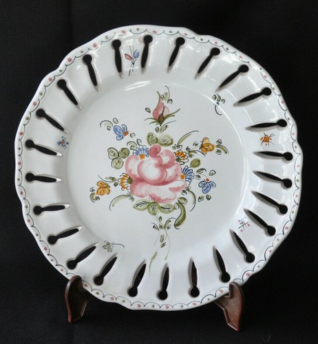 Assiette murale ajourée