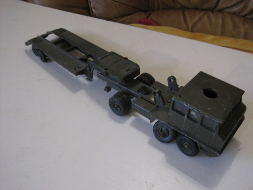 Ancien camion remorque porte