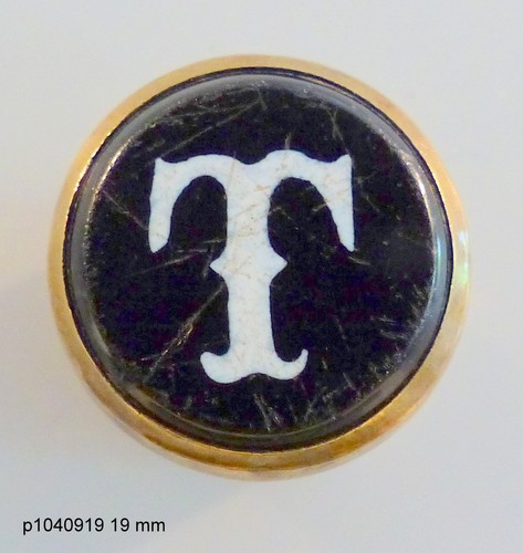 Tres ancien bouton de - , col