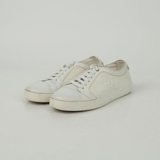 CHANEL Baskets basses CC logo