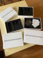 Un Lot de Trois  Boites Vides