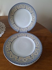 SIX ASSIETTES DE PRESENTATION, diam 27 cm, porcelaine de Bavière.