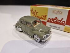 Voiture Renault 4cv Berline 1954 1/43 Solido