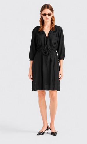 Mini robe noire plissée