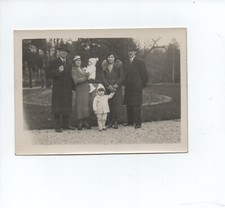 A698 Photo Originale vintage snapshot:Couples avec enfant parc Micaud Besançon25