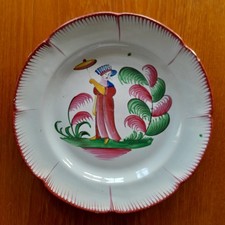 LES ISLETTES ASSIETTE ANCIENNE XIX MADAME BERNARD A L'OMBRELLE TBE 23,5 cm