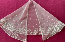 Dentelle ancienne à l'aiguille, voile en tulle brodé, époque XIXe
