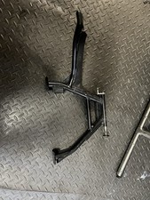 Bequille centrale Origine