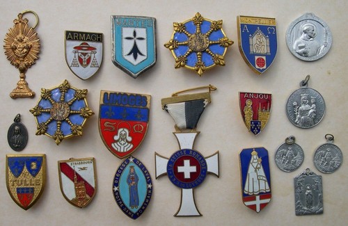 Lot insignes dioceses - de,