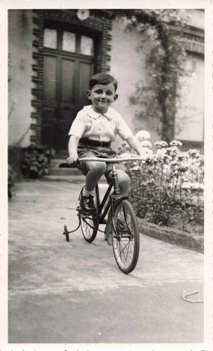 Ancienne photographie jeune - ancienne,