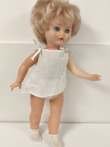 Ancienne poupée blonde - , aux